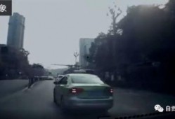 都市爆料出租车视频播放,出租车内惊现惊人一幕，视频曝光引发热议！